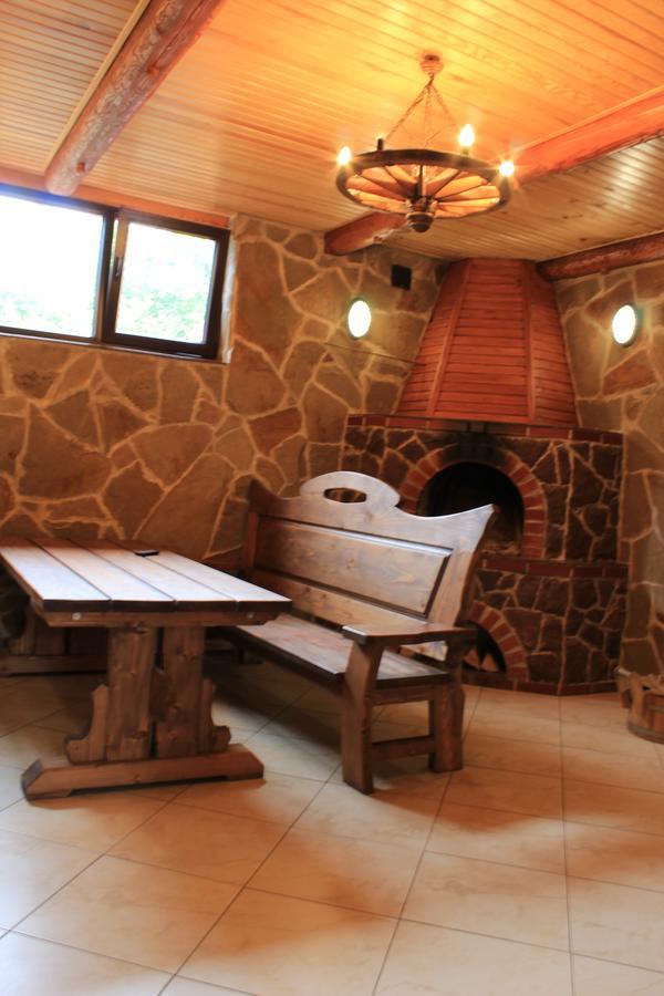 Sokolyne Gnizdo Hotel Korostov Buitenkant foto