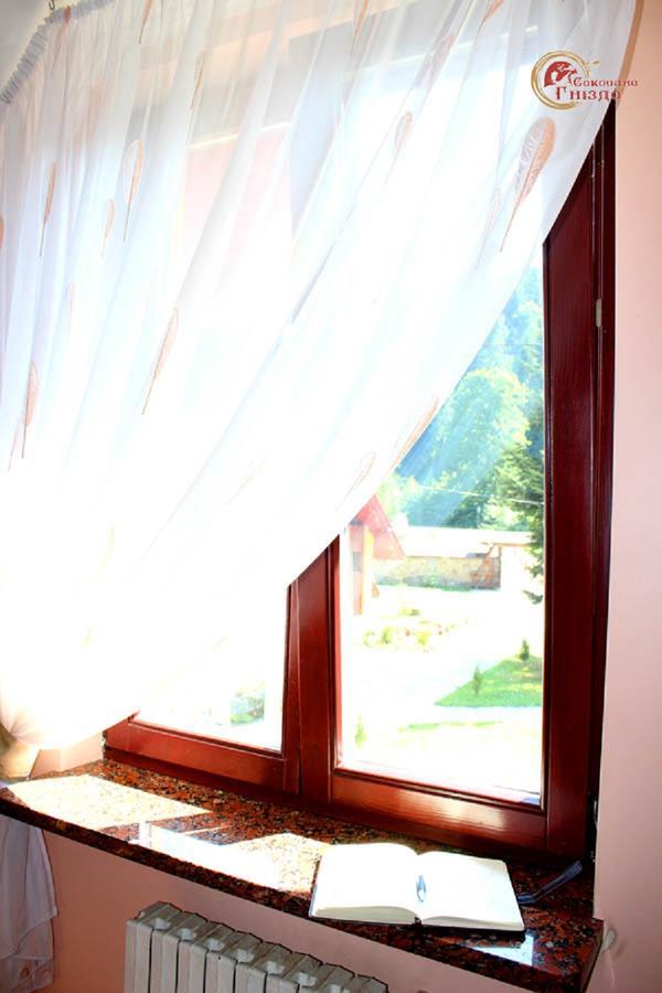 Sokolyne Gnizdo Hotel Korostov Buitenkant foto